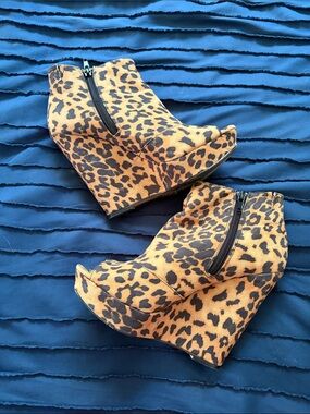 Shoe Dazzle Leopard Print Wedge Ankle Booties